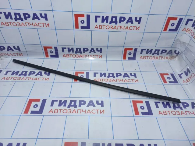 Накладка стекла двери задней правой наружняя Renault Megane 2 8200121016