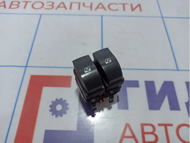 Блок управления задними стеклоподъемниками Renault Megane 2 8200315050