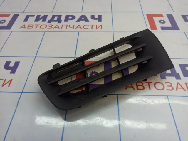 Решетка радиатора правая Renault Megane 2