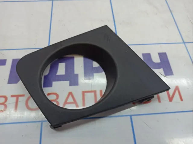 Рамка противотуманной фары левая Renault Megane 2