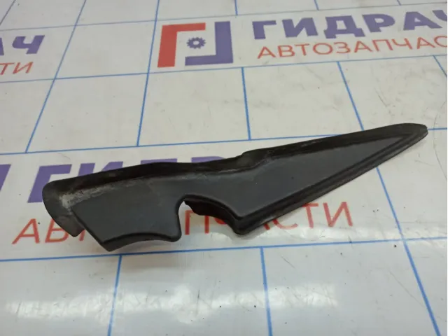 Накладка под лобовое левая Renault Megane 2 8200100590