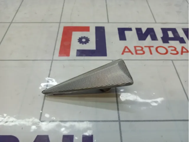 Повторитель на крыло Renault Megane 8200301241