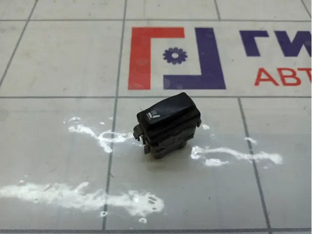 Кнопка обогрева сидений Renault Megane 8200165541