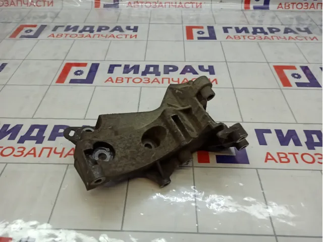 Кронштейн генератора Renault Megane 8200393718