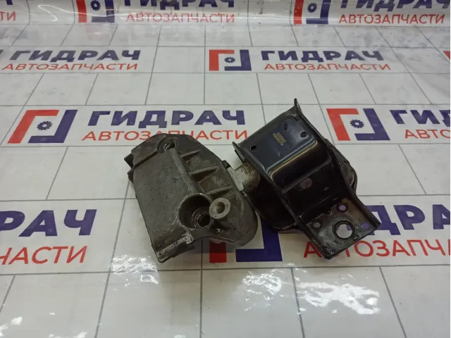 Опора двигателя правая Renault Megane 8200904700