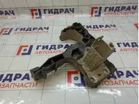 Кронштейн фар правый Renault Megane 8200137496