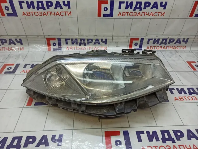 Фара правая Renault Megane 260108053R