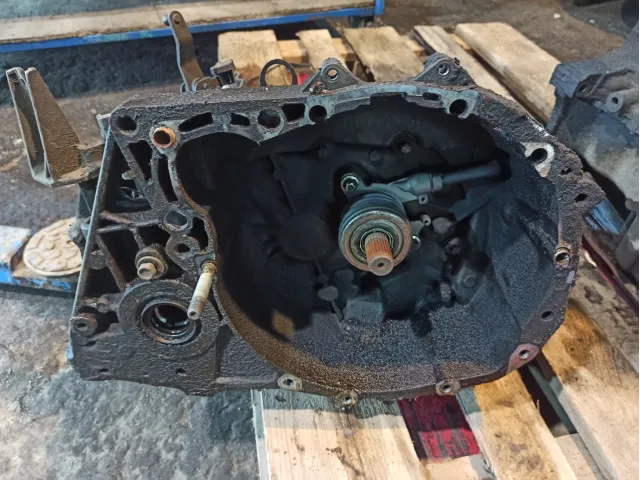 МКПП (механическая коробка переключения передач) Renault Megane 7702302091