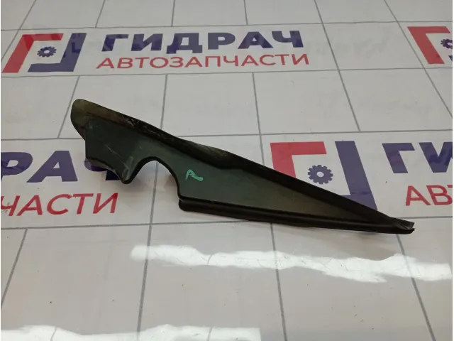 Накладка решетки стеклоочистителя левая Renault Megane 2 8200100590