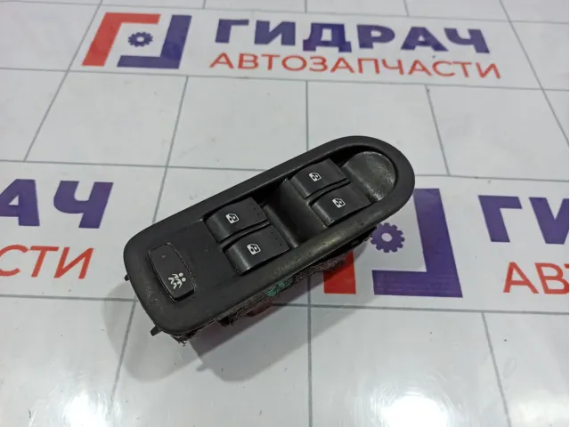 Блок управления стеклоподъемниками Renault Megane 2 8200315042