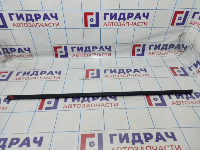 Накладка стекла двери передней левой наружняя Renault Megane 2 7701474537