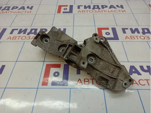 Кронштейн генератора Renault Megane 2 8200242569