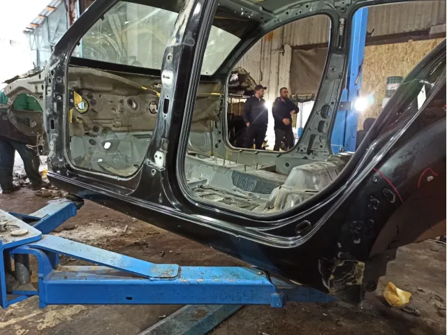 Порог со стойкой левый Renault Megane 2