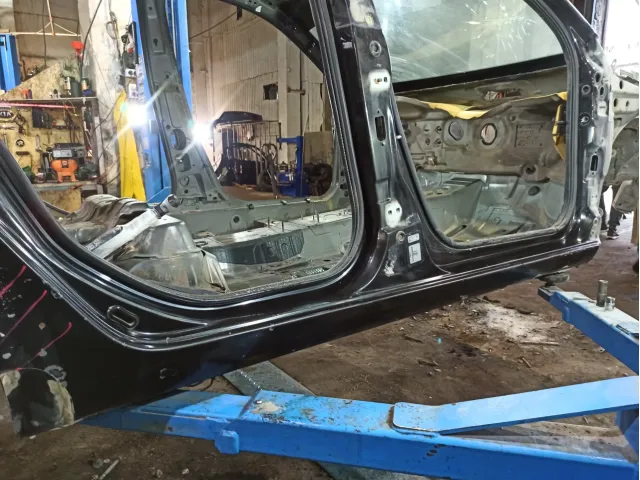 Порог со стойкой правый Renault Megane 2
