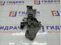 Кронштейн генератора Renault Megane 8200695957