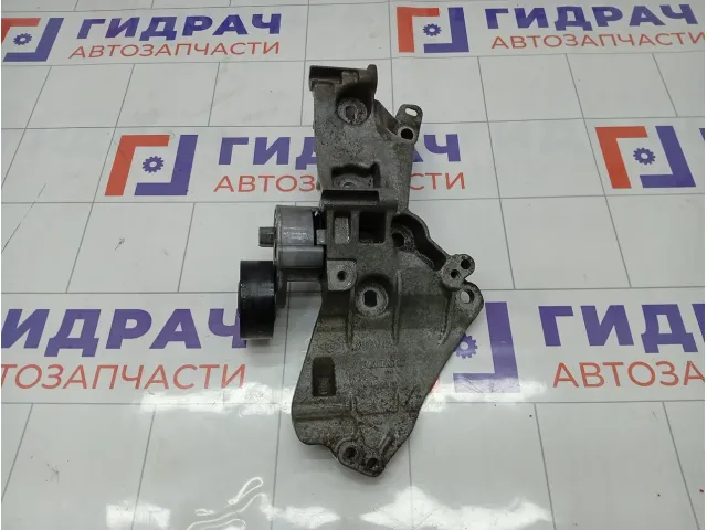Кронштейн генератора Renault Megane 8200695957