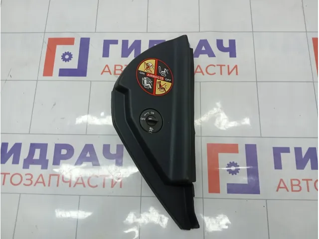 Накладка торпедо правая с торца Renault Megane 8200078998