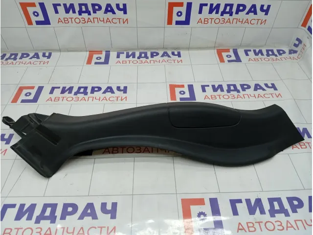 Обшивка стойки задней правой нижняя Renault Megane 8200114429