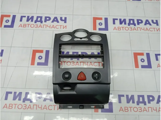 Накладка торпедо Renault Megane 8200505790