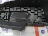 Кронштейн полки багажника правый Renault Megane 8200034995