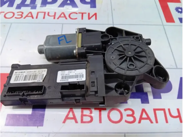 Моторчик стеклоподъемника переднего левого Renault Megane 807310699R