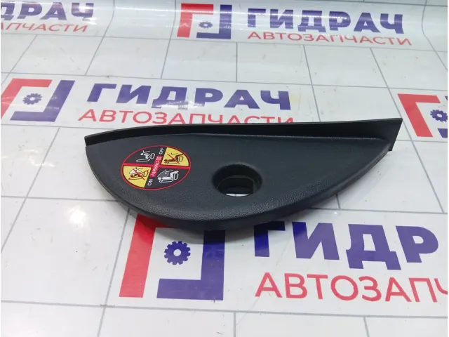Накладка торпедо с торца правая Renault Megane 689201633R