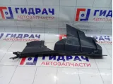 Дефлектор радиатора правый Renault Megane 214940018R