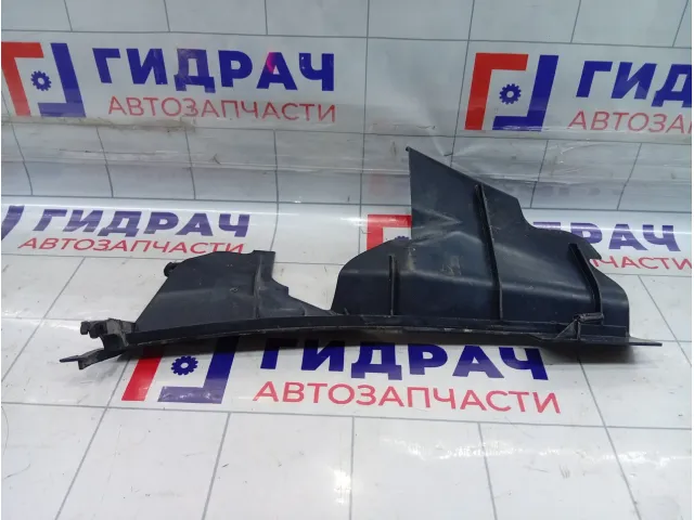 Дефлектор радиатора правый Renault Megane 214940018R