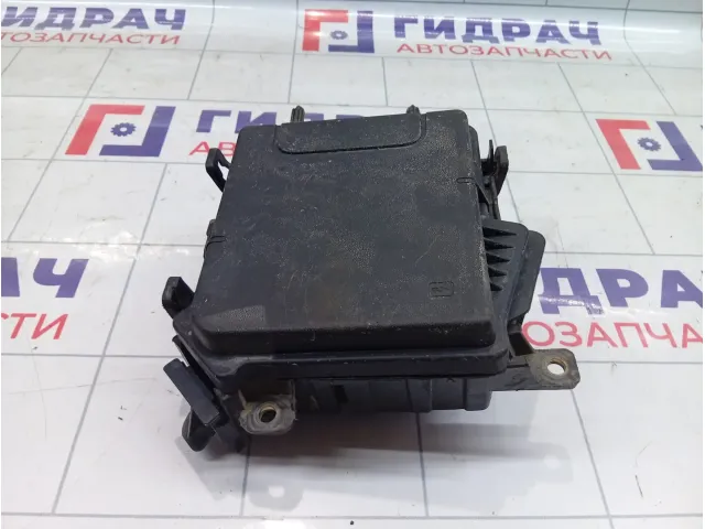 Корпус блока предохранителей Renault Megane 284B10002R