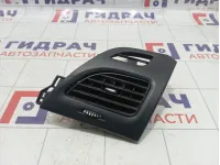 Дефлектор воздушный правый Renault Megane 687606450R