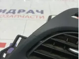 Дефлектор воздушный правый Renault Megane 687606450R