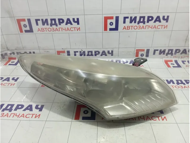 Фара правая Renault Megane 260108719R