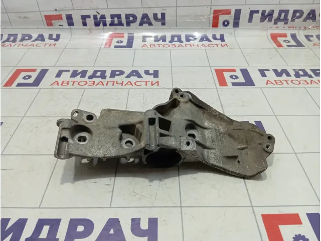 Кронштейн генератора Renault Megane 8200669495
