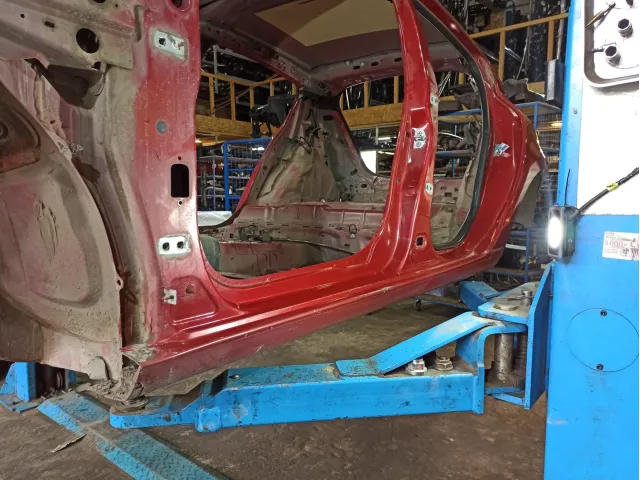Порог со стойкой левый Renault Megane 764614016R
