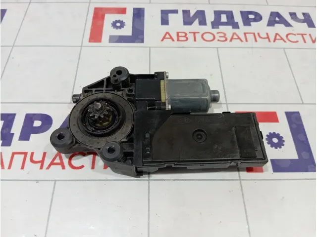 Моторчик стеклоподъемника переднего левого Renault Megane 807310699R