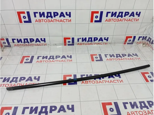 Накладка стекла переднего правого Renault Megane 808200162R