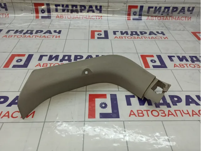 Обшивка двери багажника правая Renault Megane 909020005R