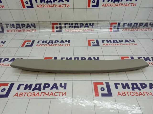Обшивка двери багажника центральная Renault Megane 909040006R