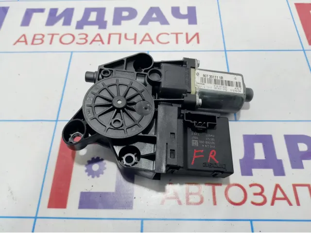 Моторчик стеклоподъемника передний правый Renault Megane 3 807301111R.