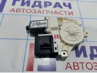 Моторчик стеклоподъемника задний правый Renault Megane 3 827306548R.