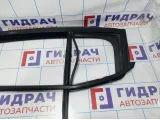 Уплотнитель стекла двери задний левый Renault Megane 3 823310041R.