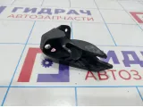 Кронштейн крепления троса КПП Renault Megane 3 8200449303.