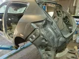 Крыло заднее левое Renault Megane 3 . Вмятина.