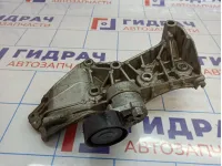 Натяжитель ремня с кронштейном Renault Megane 3 117501113R.