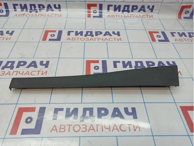 Накладка декоративная торпедо правая нижняя Renault Megane 3 682115638R.