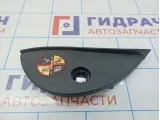 Накладка торпедо правая Renault Megane 3 689205063R. Царапина, сломано крепление.