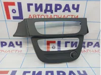 Накладка магнитолы Renault Megane 3 682603808R. Царапина.