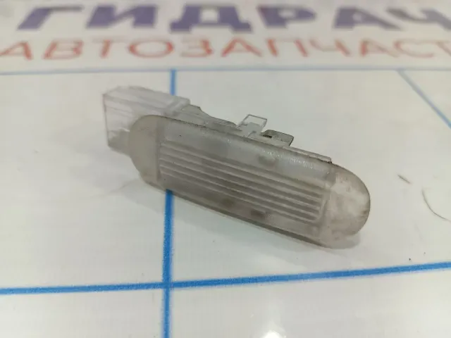 Плафон салонный Renault Megane 3 8200120715.