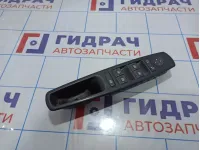 Блок управления стеклоподъемниками Renault Megane 3 809610007R. С накладкой.