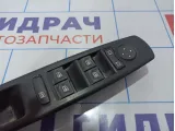 Блок управления стеклоподъемниками Renault Megane 3 809610007R. С накладкой.